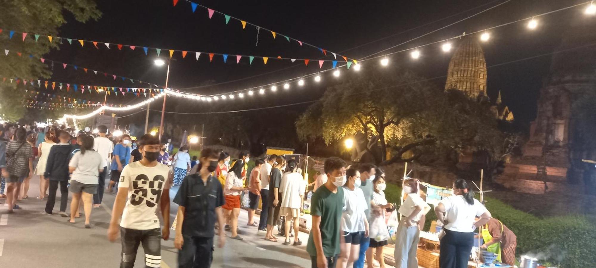 بيت شباب بلس أيوثايا فرا ناخون سي أيوتثايا المظهر الخارجي الصورة