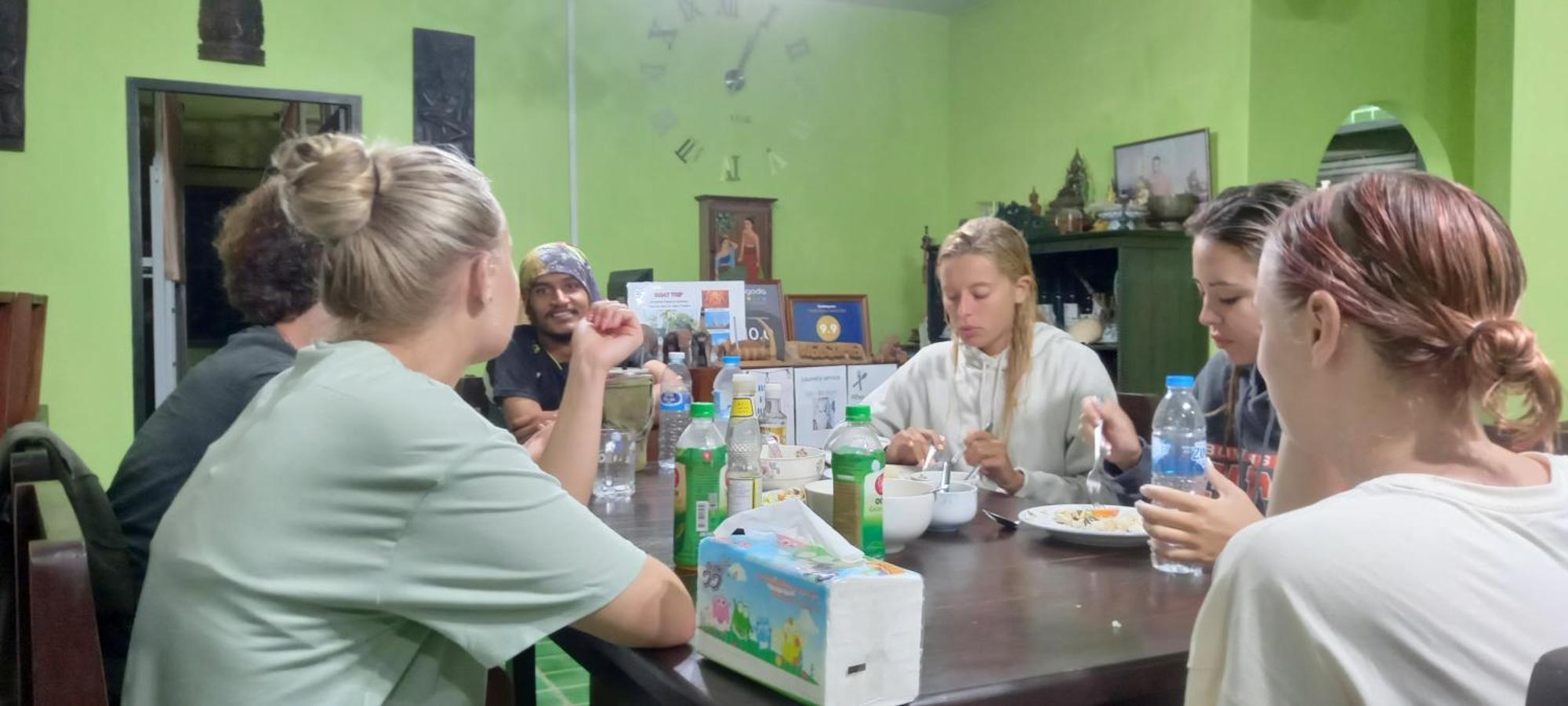 بيت شباب بلس أيوثايا فرا ناخون سي أيوتثايا المظهر الخارجي الصورة